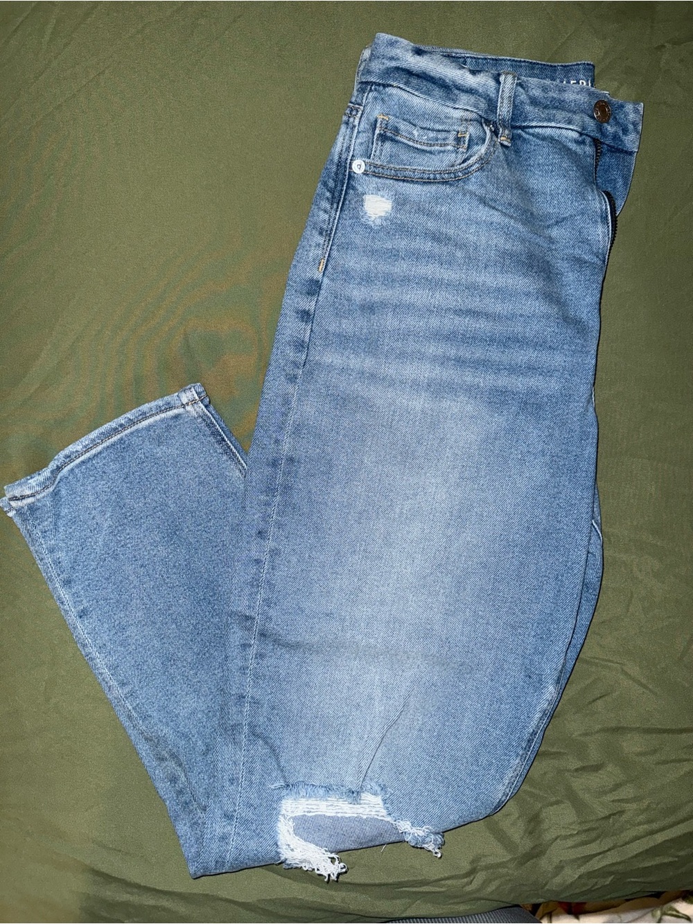 American Eagle Classic Women’s Light Blue Distressed Mom Jeans